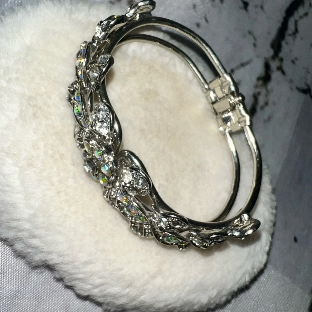 Elegant Silver and Pink‎ Floral Bracelet